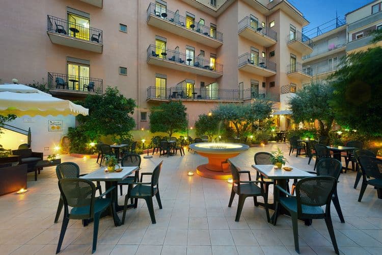 Ascot Hotel Sorrento Centre