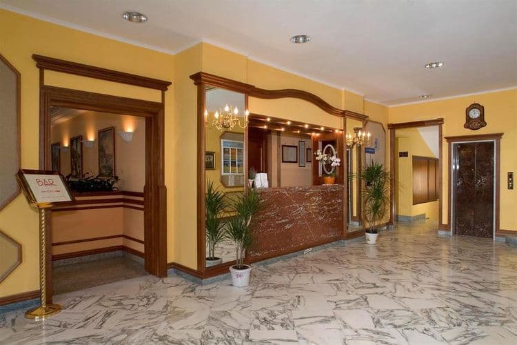 Ascot Hotel Sorrento Centre