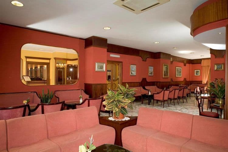 Ascot Hotel Sorrento Centre