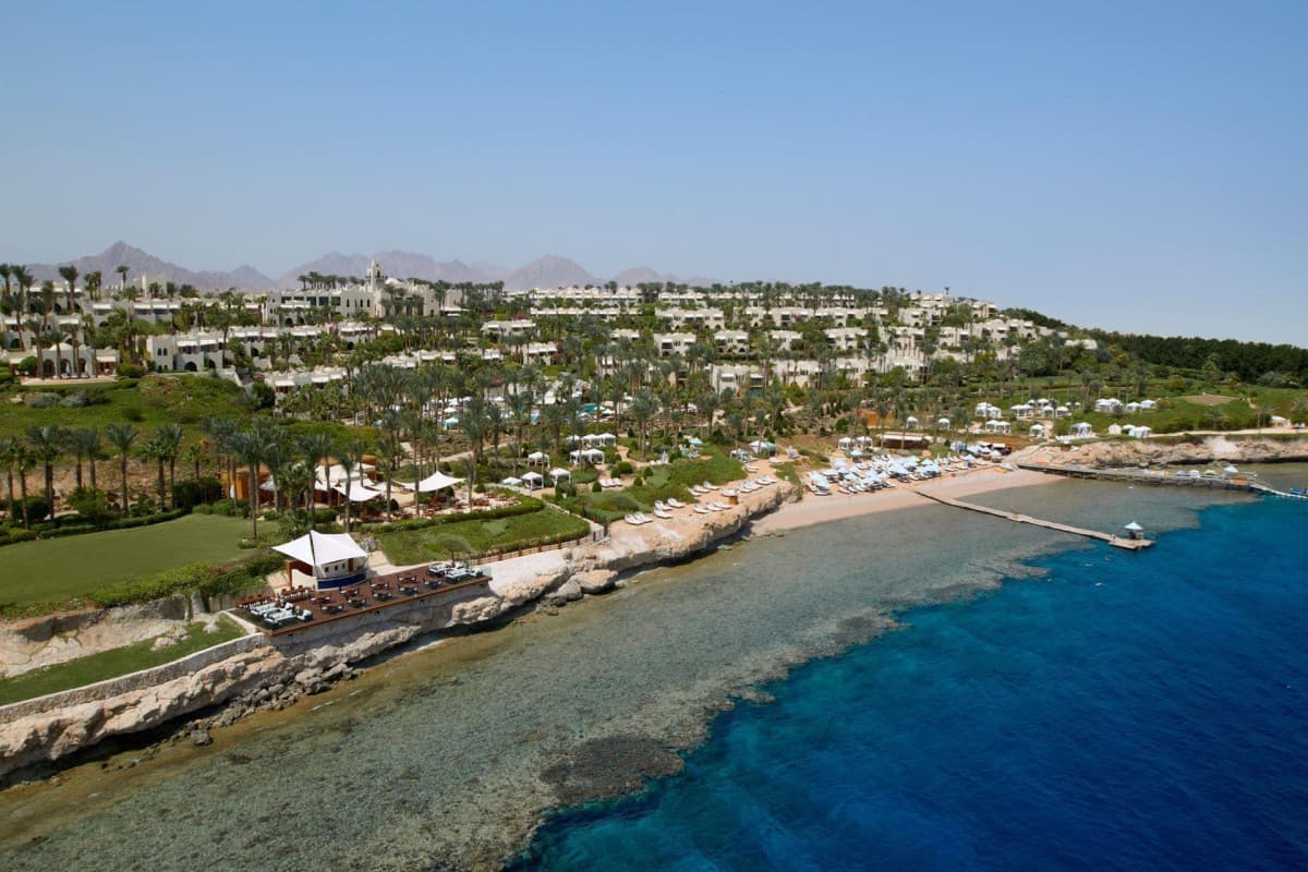 FOUR SEASONS RESORT