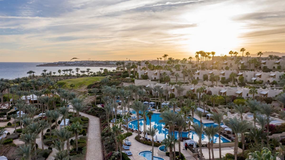 FOUR SEASONS RESORT