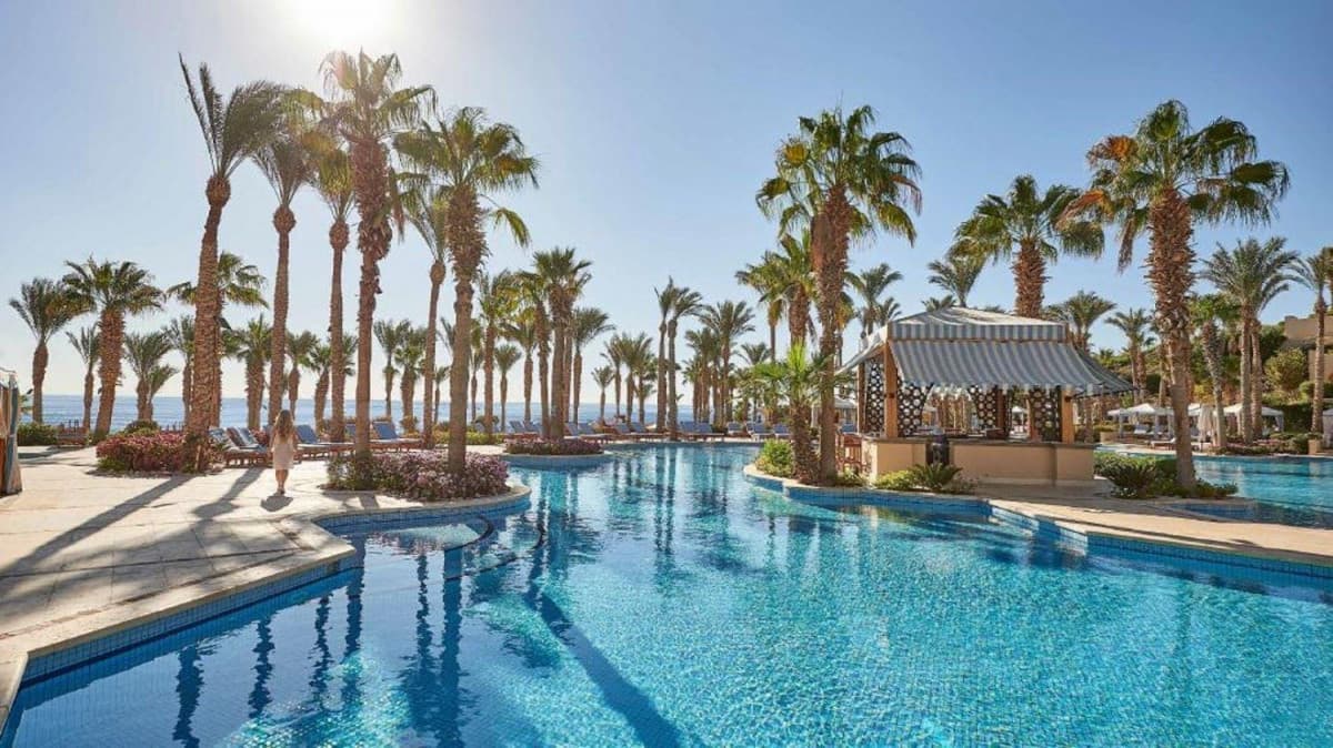 FOUR SEASONS RESORT