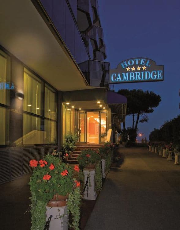 Cambridge Hotel