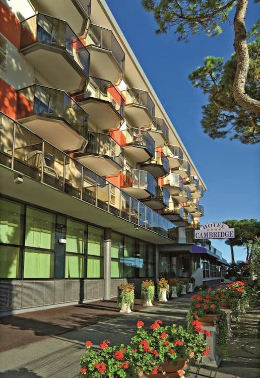 Cambridge Hotel