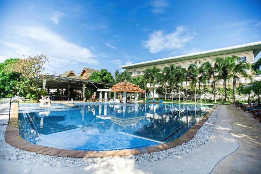 Chalong Beach Hotel & Spa