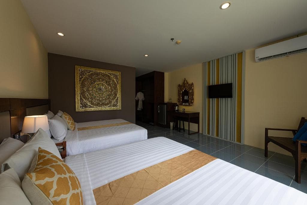 Chalong Beach Hotel & Spa
