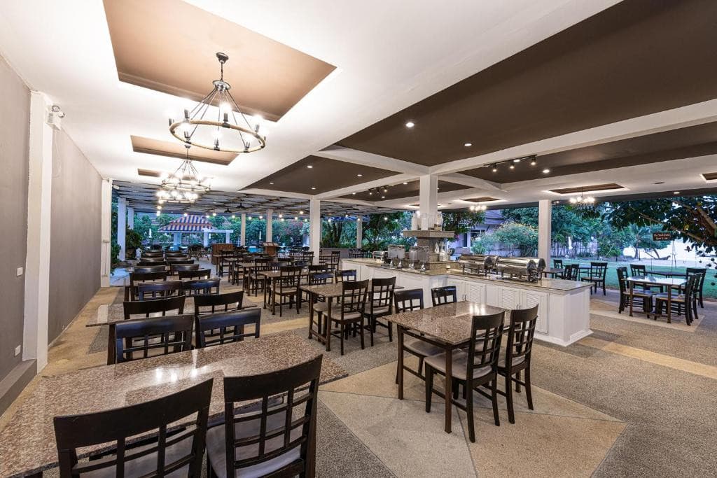 Chalong Beach Hotel & Spa