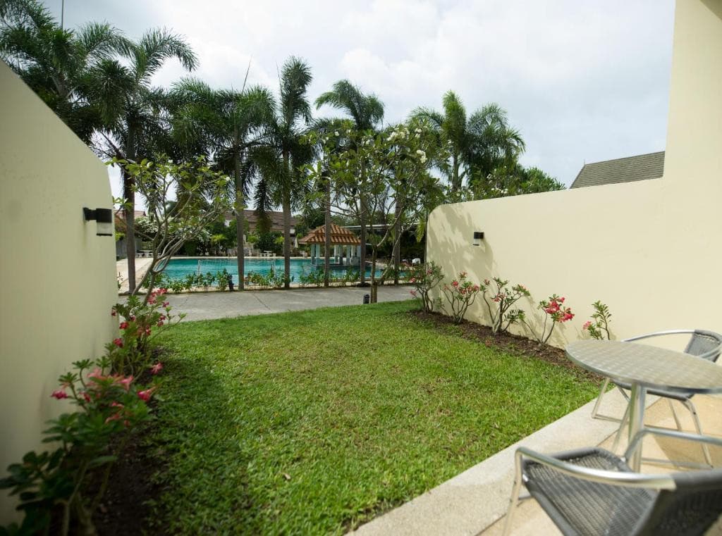 Chalong Beach Hotel & Spa