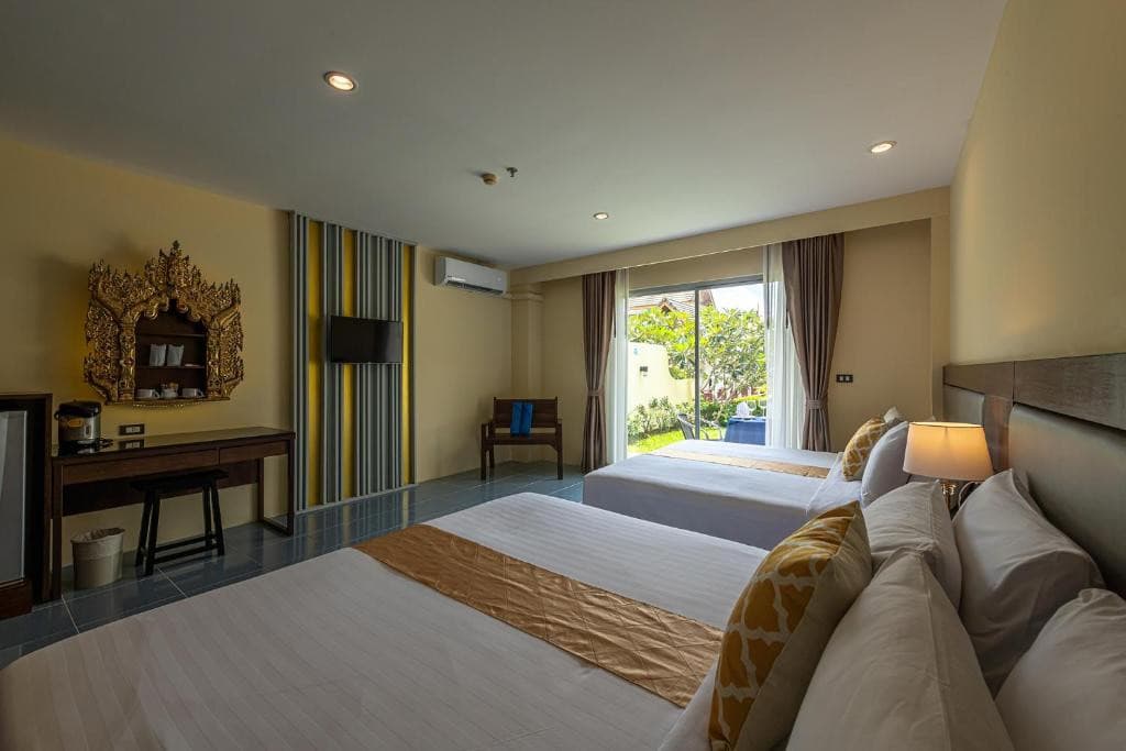 Chalong Beach Hotel & Spa