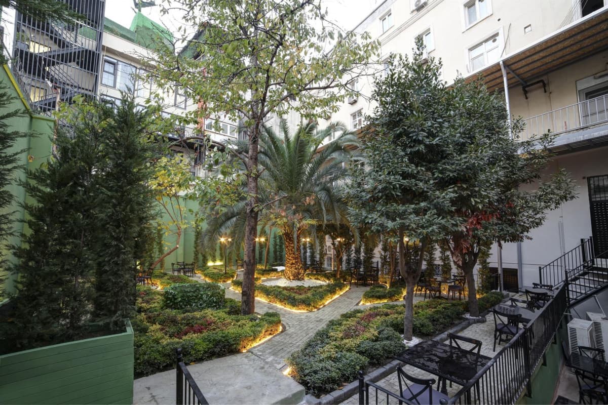 WALTON GARDENS PERA HOTEL