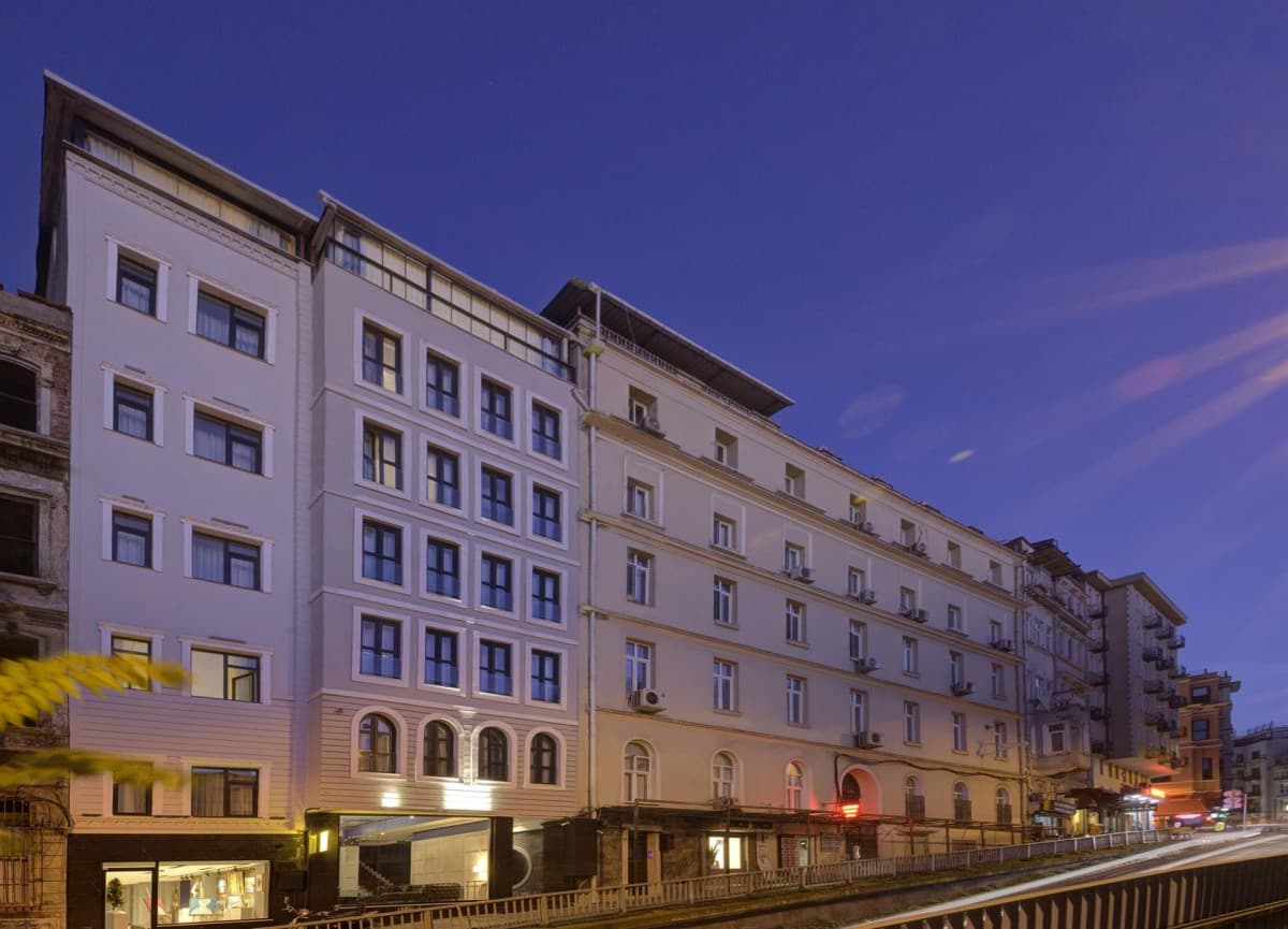 WALTON GARDENS PERA HOTEL