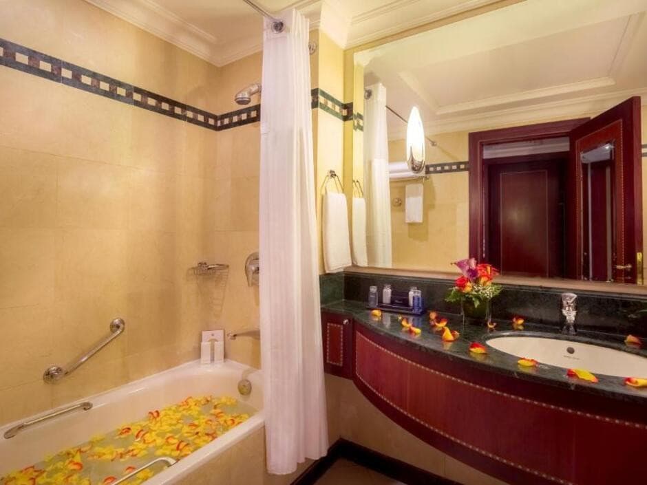 Corniche Hotel Abu Dhabi