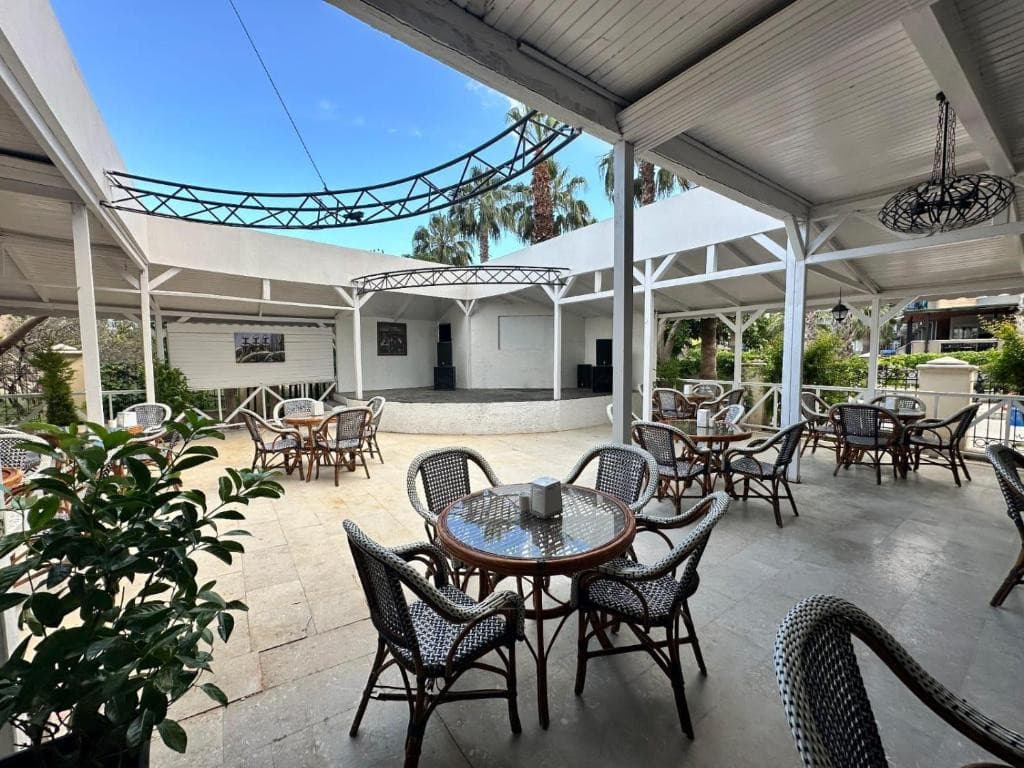 Larissa Inn Hotel