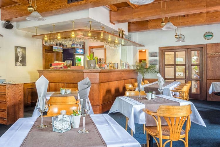 Carl-Inn Hotel