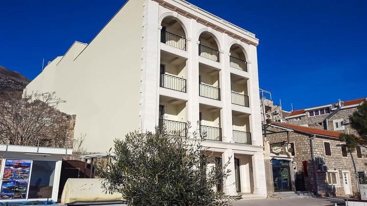 Riva Hotel