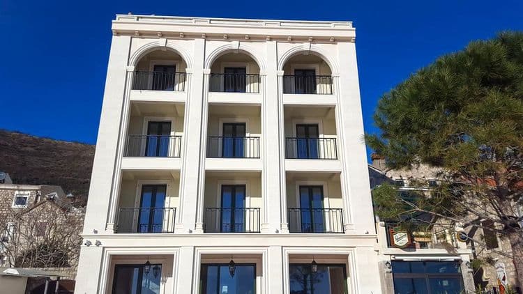 Riva Hotel