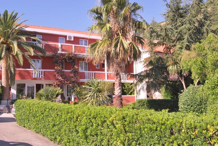 L Villa