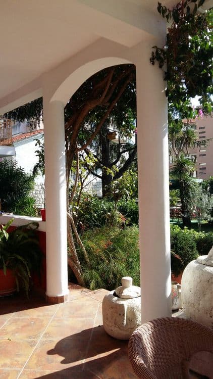 L Villa