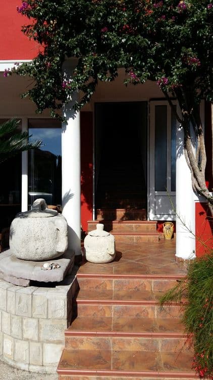L Villa