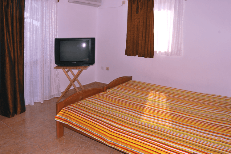 L Villa