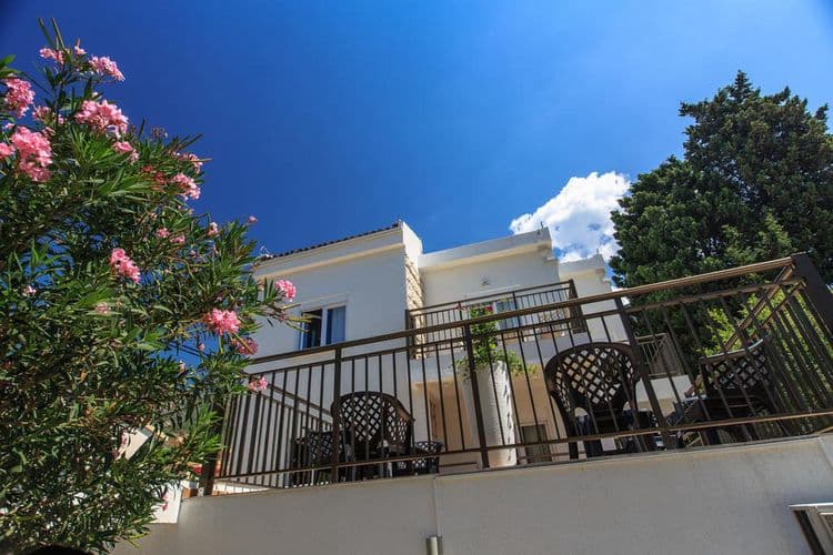 Perla Guest House