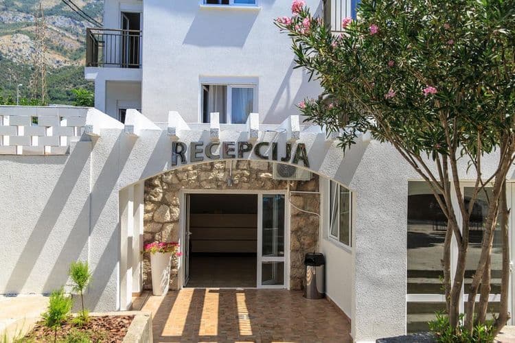 Perla Guest House