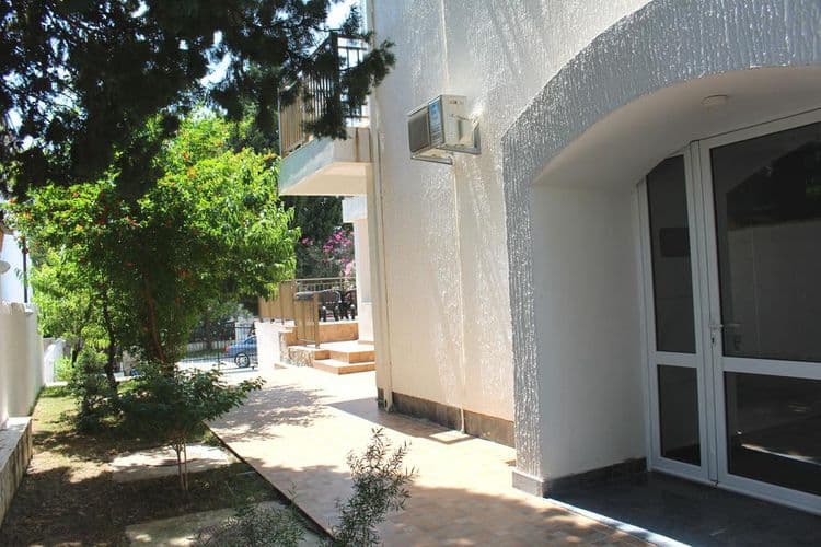 Perla Guest House