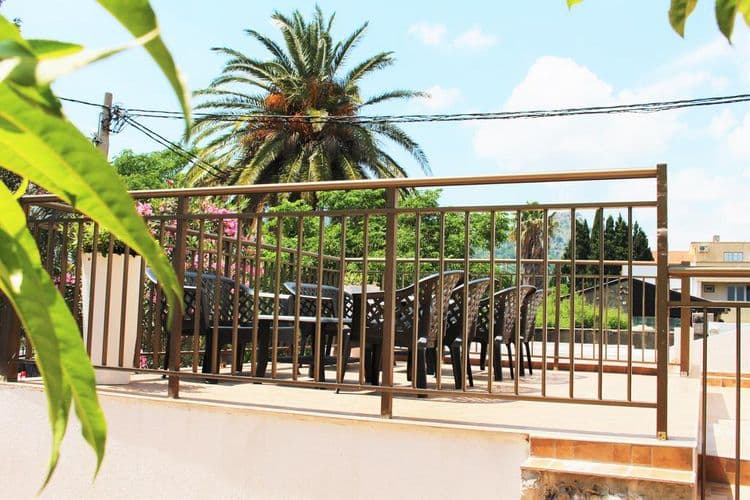 Perla Guest House