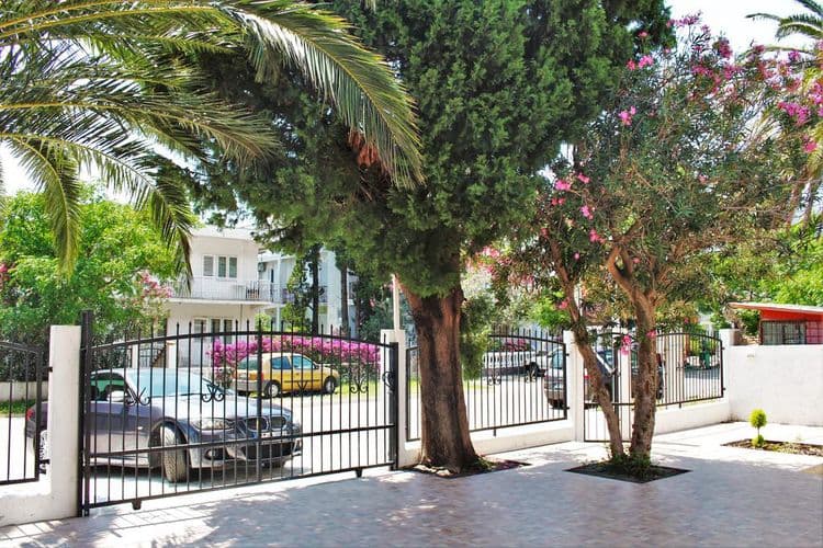 Perla Guest House