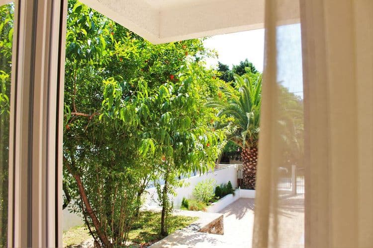 Perla Guest House