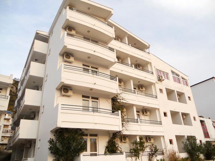 Lara Apartments