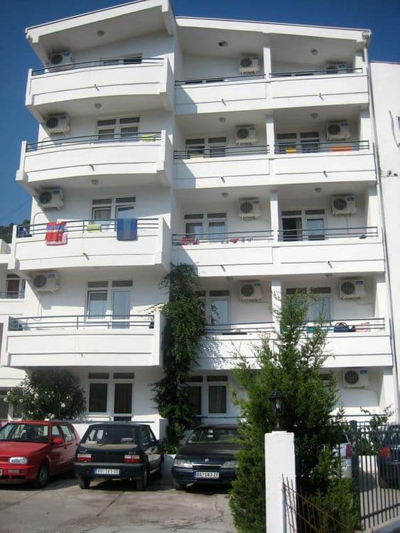 Lara Apartments