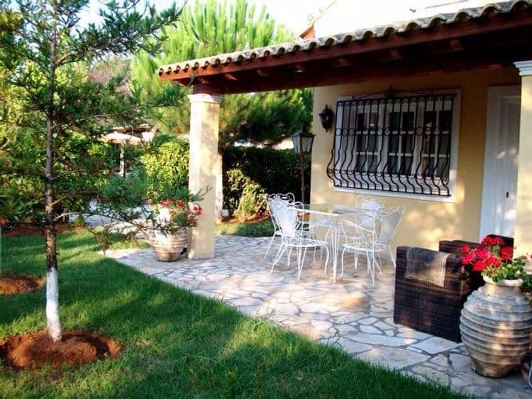 Niovi Villa