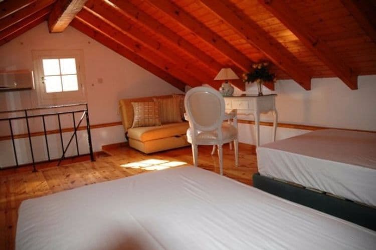Niovi Villa