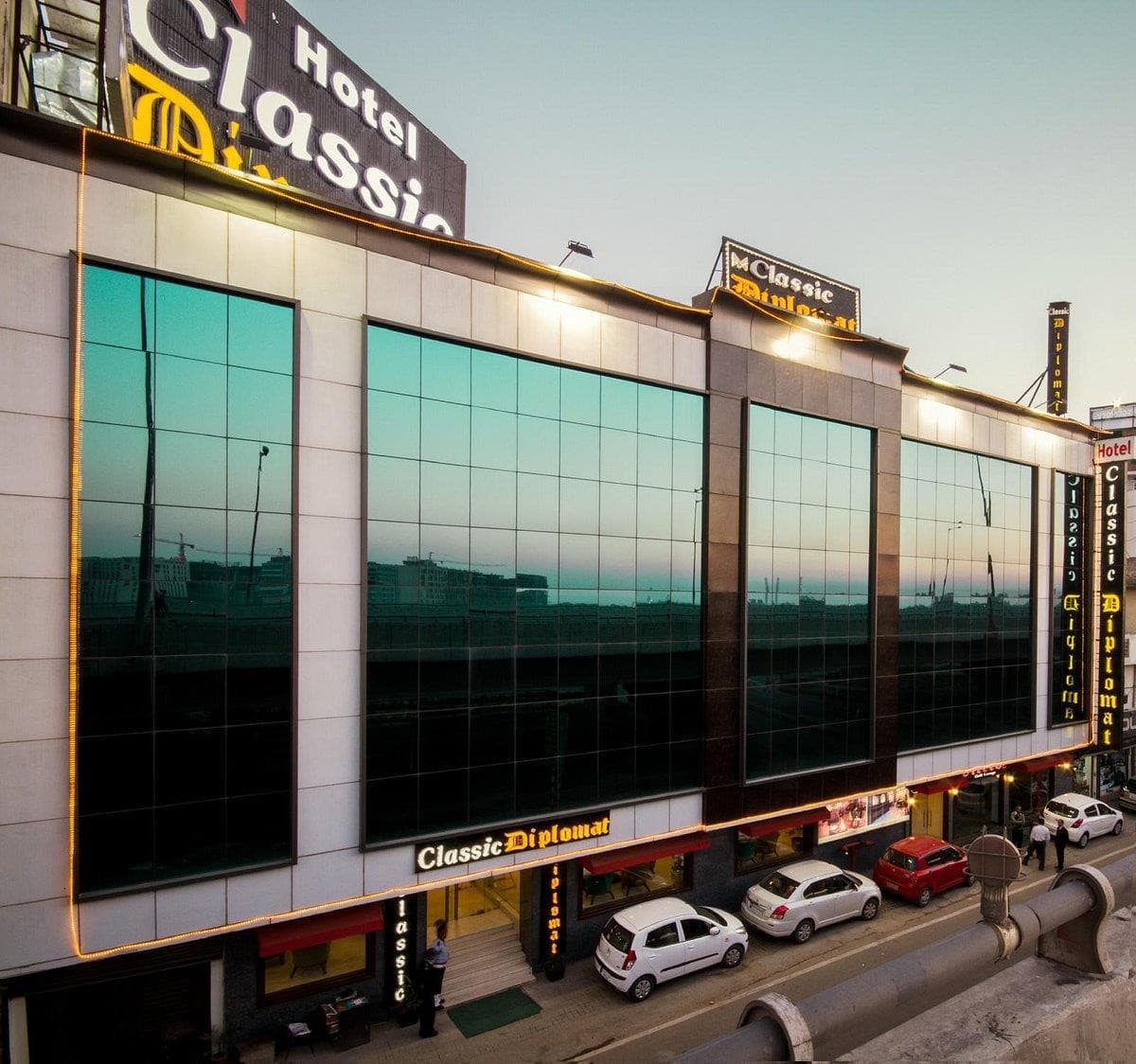 HOTEL CLASSIC DIPLOMAT DELHI AIRPORT