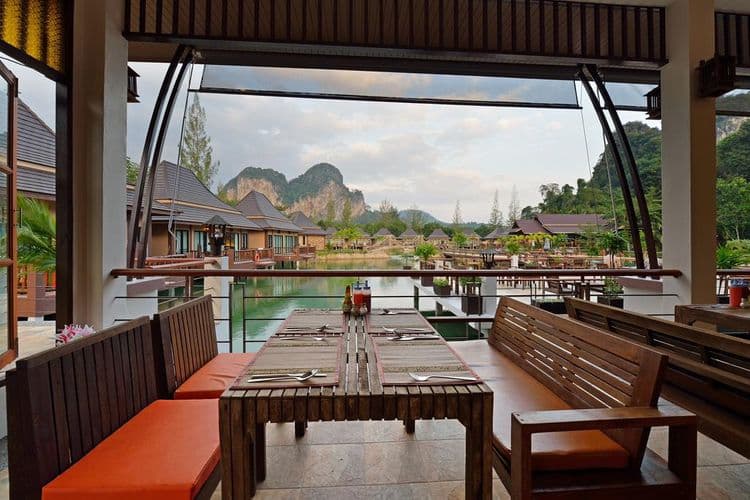 Poonsiri Resort River Hill
