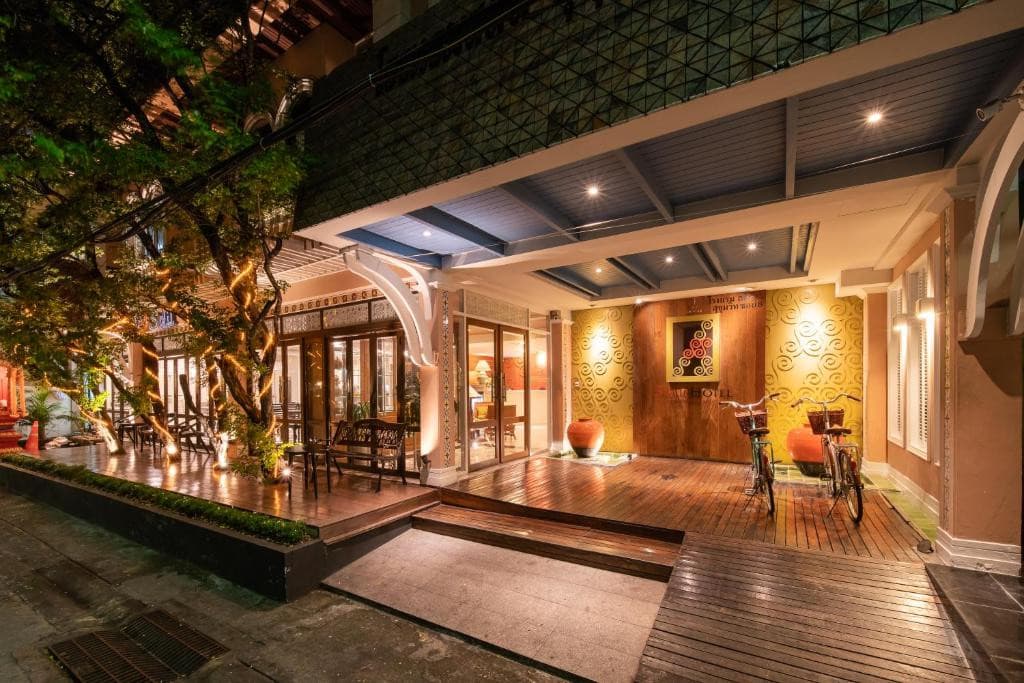 LA PETITE SALIL SUKHUMVIT 8