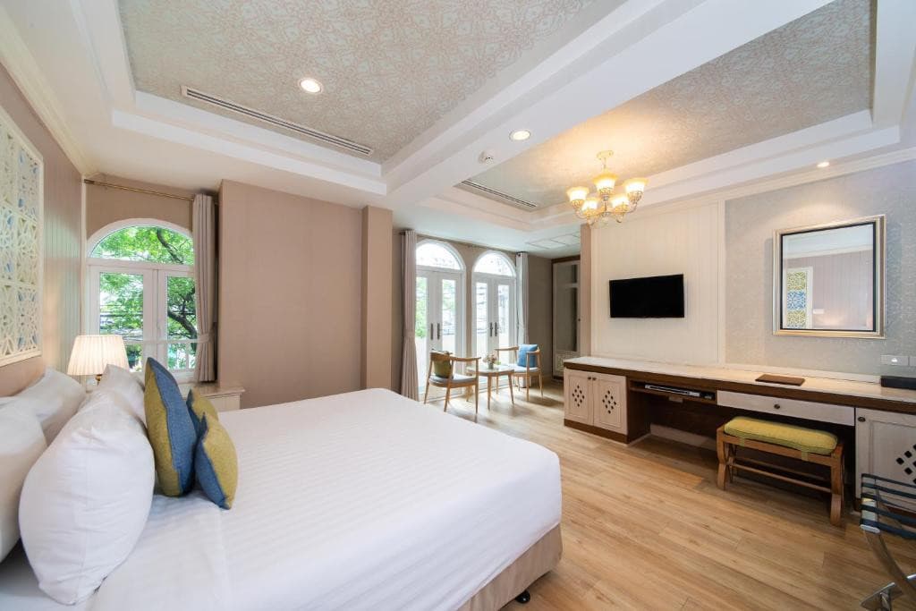 LA PETITE SALIL SUKHUMVIT 8