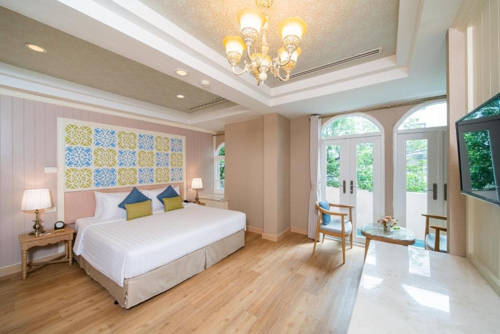 LA PETITE SALIL SUKHUMVIT 8