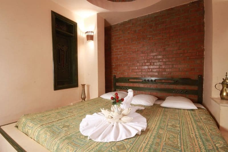 Amar Sina Hotel