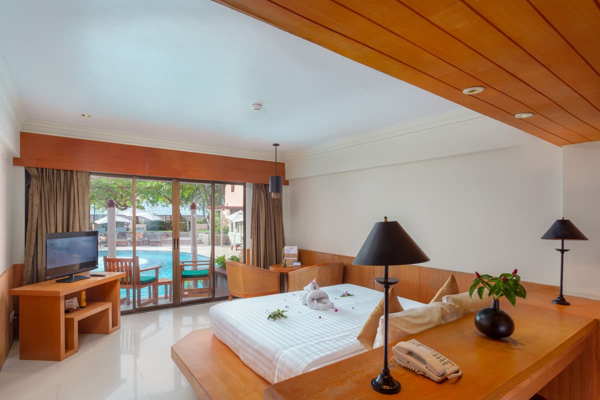 Seaview Patong Hotel