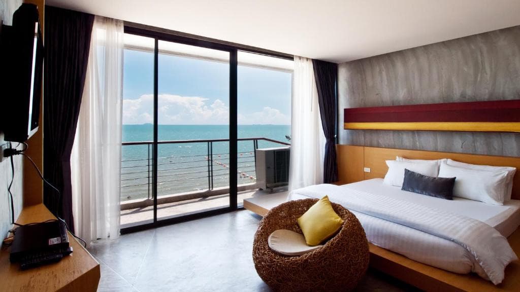 NOW HOTEL (THE)