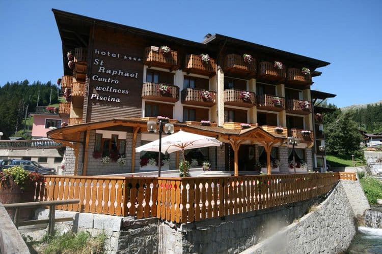 St. Raphael Hotel