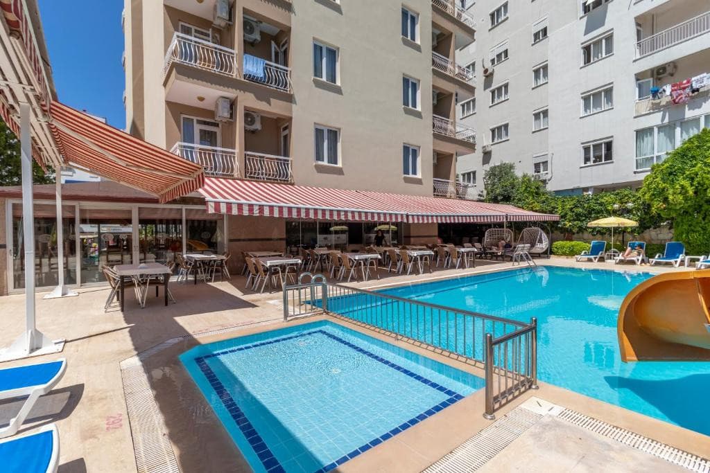 Lara Dinc Hotel