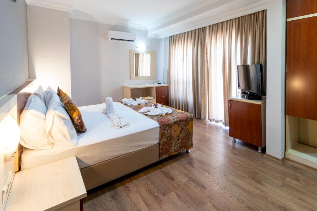Lara Dinc Hotel