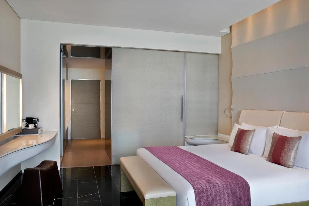 W Abu Dhabi – Yas Island (ex. Yas Hotel Abu Dhabi)