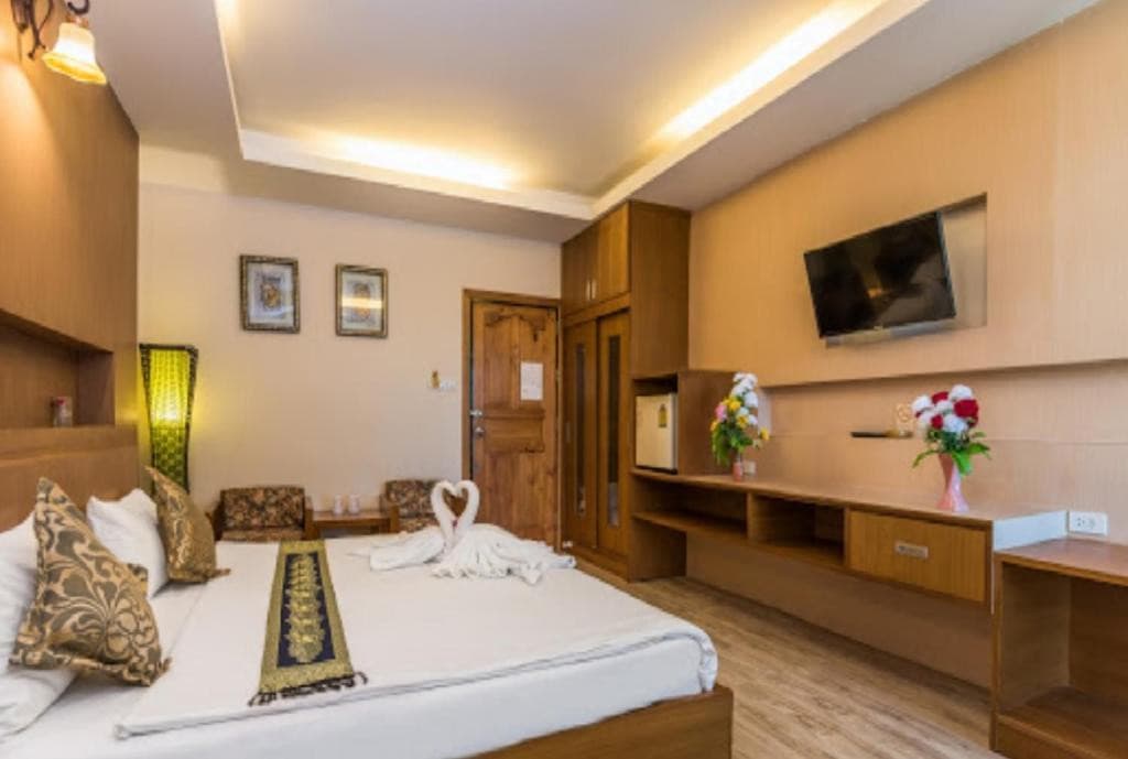 ROMEO PALACE HOTEL (THE)