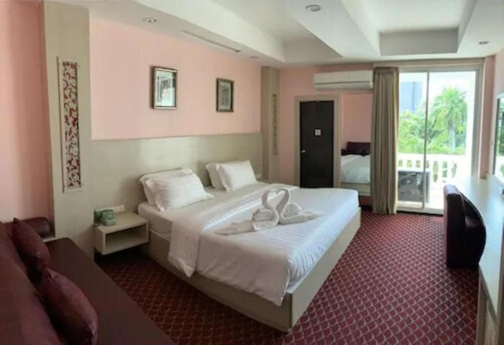 ROMEO PALACE HOTEL (THE)