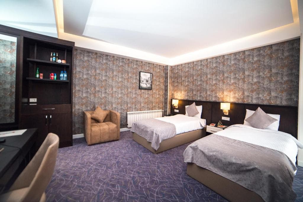 PARKWAY INN HOTEL