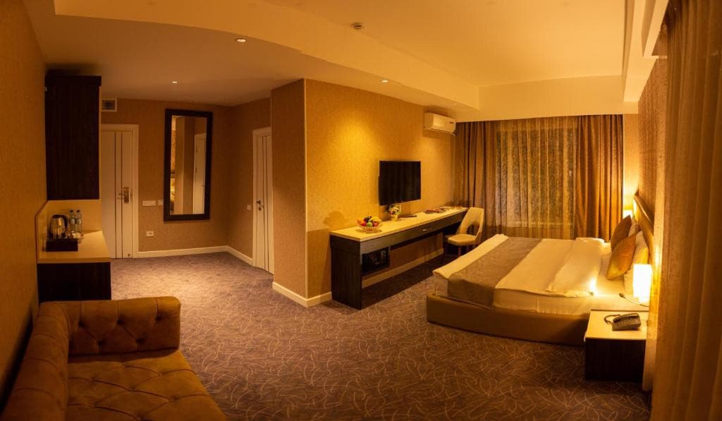 PARKWAY INN HOTEL